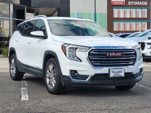 Used 2024 GMC Terrain SLT AWD/4WD image 2