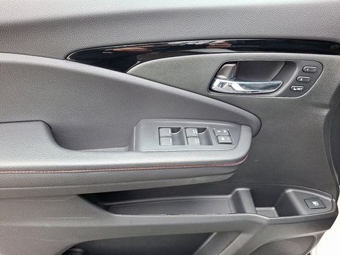 Used 2025 Honda Ridgeline Black Edition image 12