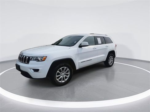 Used 2021 Jeep Grand Cherokee Laredo image 4