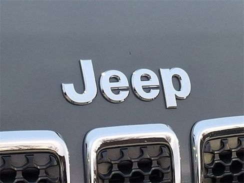 Used 2020 Jeep Cherokee Latitude Plus w/ Cold Weather Group image 5