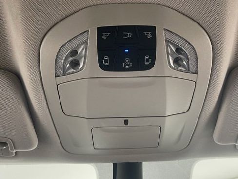 Used 2024 Chrysler Pacifica Touring-L image 43