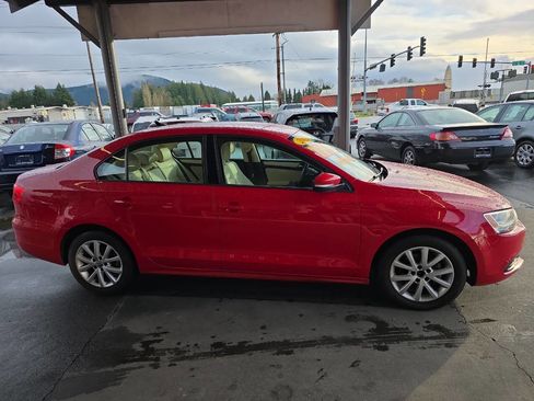 Used 2012 Volkswagen Jetta SE image 3