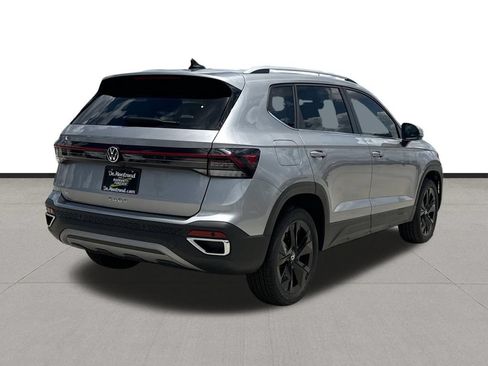 New 2026 Volkswagen Taos SE FWD image 5