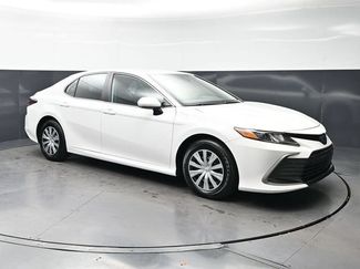 Used 2022 Toyota Camry LE FWD video 3