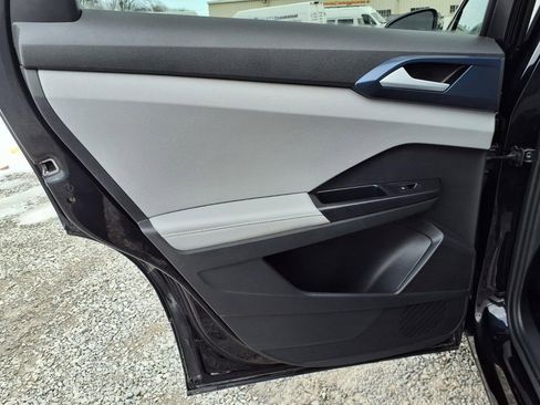 Used 2024 Volkswagen Taos SE image 23