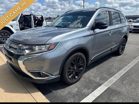 Used 2018 Mitsubishi Outlander LE AWD/4WD image 3