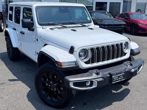 Certified 2025 Jeep Wrangler Unlimited Sahara w/ Safety Group AWD/4WD image 1