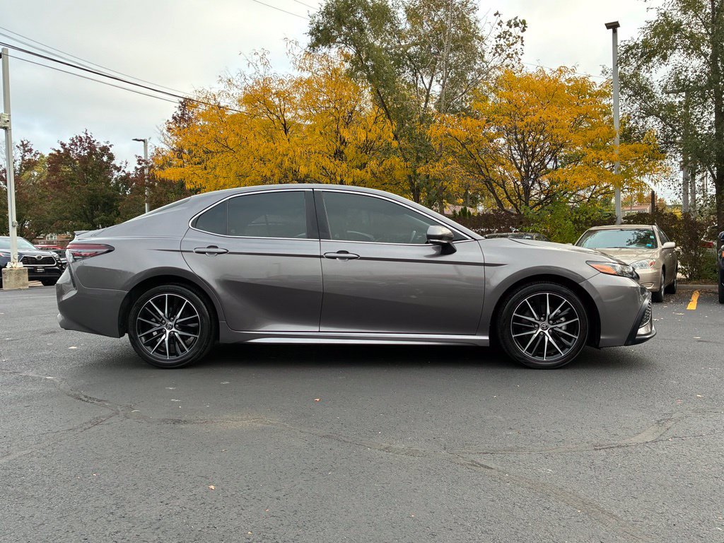 Used 2024 Toyota Camry SE FWD image 4