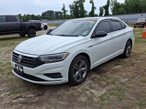 Used 2019 Volkswagen Jetta R-Line w/ R-Line Cold Weather Package FWD image 2