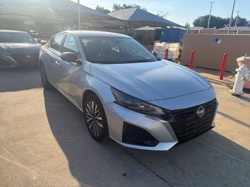 Certified 2025 Nissan Altima 2.5 SV AWD/4WD image 4