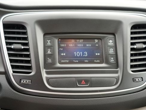 Used 2015 Chrysler 200 Limited image 22