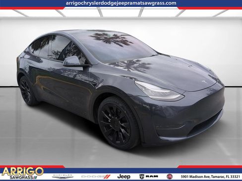 Used 2023 Tesla Model Y Long Range image 1