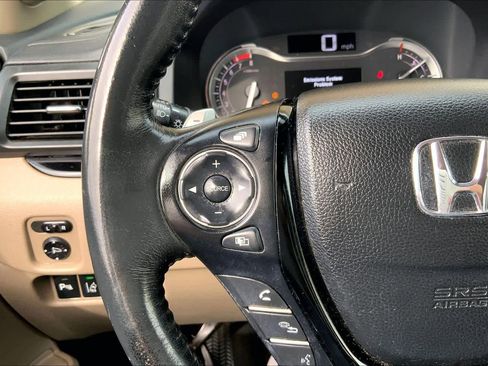Used 2016 Honda Pilot Touring image 24