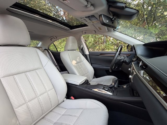 Used 2017 Lexus ES 350 w/ Luxury Package FWD image 26