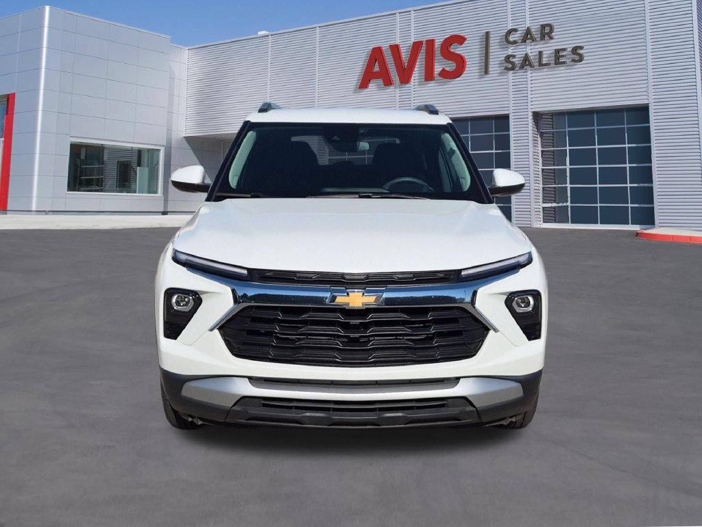 Used 2025 Chevrolet TrailBlazer LT AWD/4WD image 2