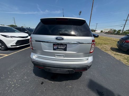 Used 2012 Ford Explorer XLT FWD image 4