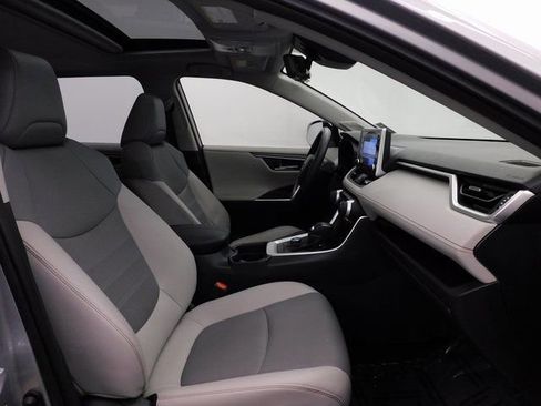 Used 2019 Toyota RAV4 Limited image 34