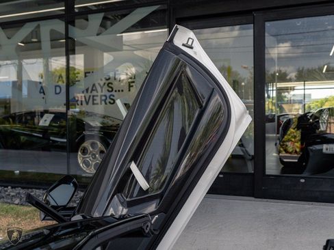 Used 2021 Lamborghini Aventador SVJ AWD/4WD image 43