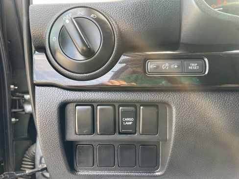 Used 2017 Nissan Titan SV image 17