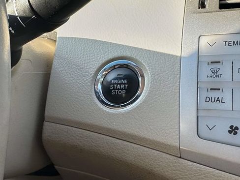 Used 2010 Toyota Avalon Limited FWD image 35