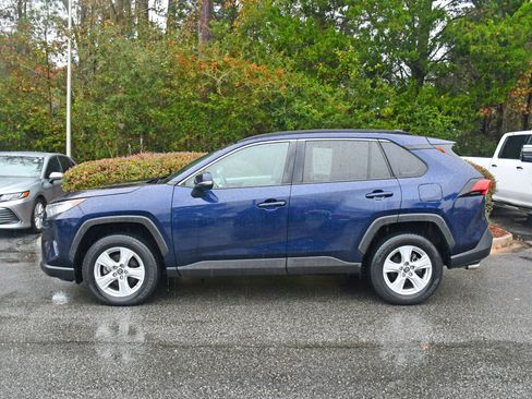 Used 2019 Toyota RAV4 XLE image 2