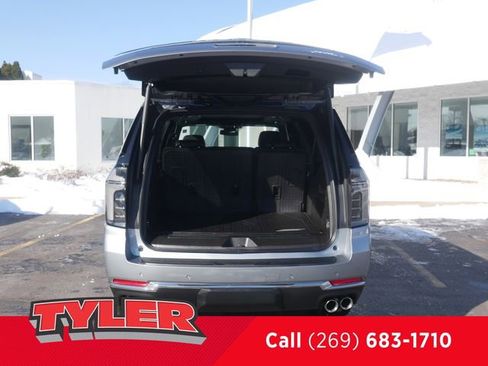New 2026 Chevrolet Suburban Premier w/ Sun And Tow Package AWD/4WD image 16