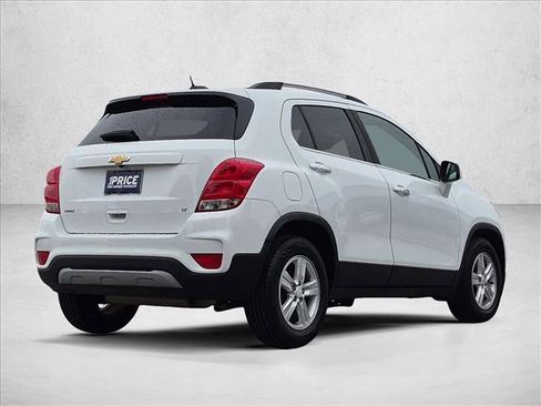 Used 2017 Chevrolet Trax LT w/ LT Convenience Package FWD image 11