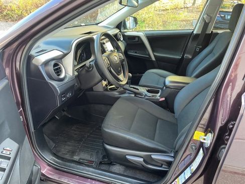 Used 2017 Toyota RAV4 LE image 13