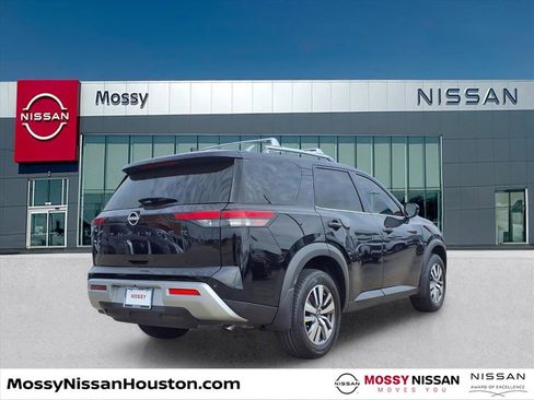 New 2025 Nissan Pathfinder SL image 6