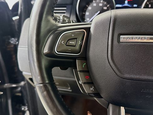 Used 2017 Land Rover Range Rover Evoque SE Premium image 14