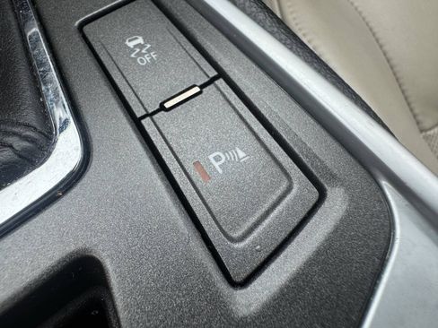 Used 2011 Cadillac SRX Luxury FWD image 40