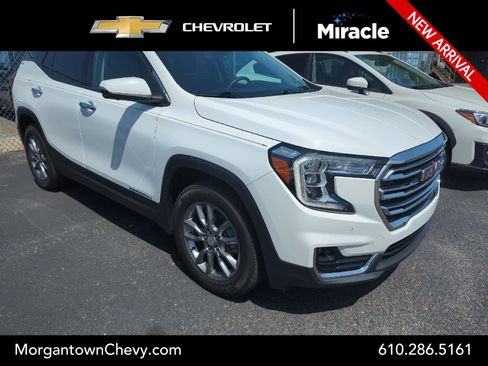 Used 2022 GMC Terrain SLT w/ Infotainment Package II AWD/4WD image 1