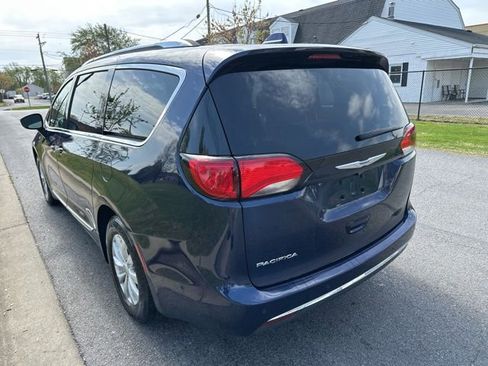 Used 2019 Chrysler Pacifica Touring-L w/ Advanced Safetytec Group image 14