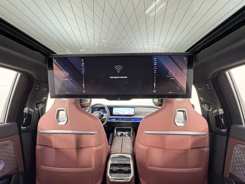 Used 2023 BMW i7 xDrive60 w/ Executive Package 2 image 45