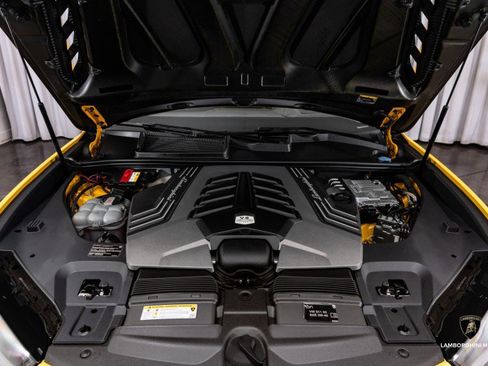 Used 2023 Lamborghini Urus S image 6
