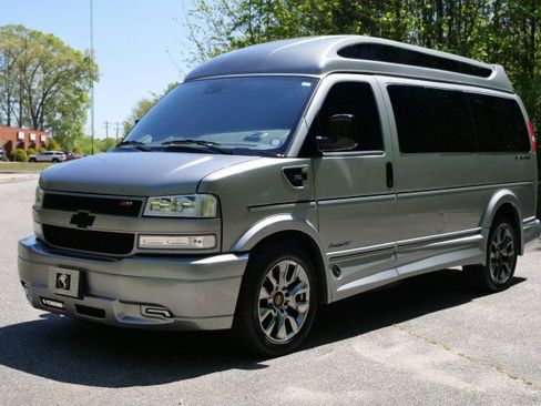 Used 2025 Chevrolet Express 2500 w/ Driver Convenience Package image 6