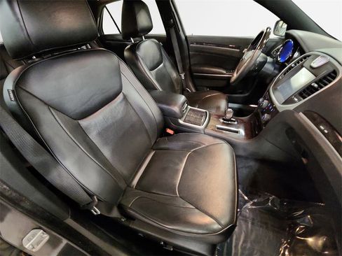 Used 2013 Chrysler 300 C image 26