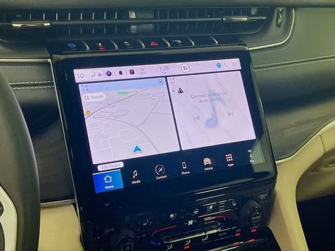 Used 2024 Jeep Grand Cherokee Limited 4xe w/ Luxury Tech Group II image 16