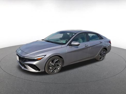 Used 2025 Hyundai Elantra SEL FWD image 7