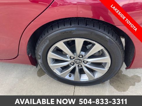 Used 2017 Toyota Camry XLE w/ Moonroof Package FWD image 12