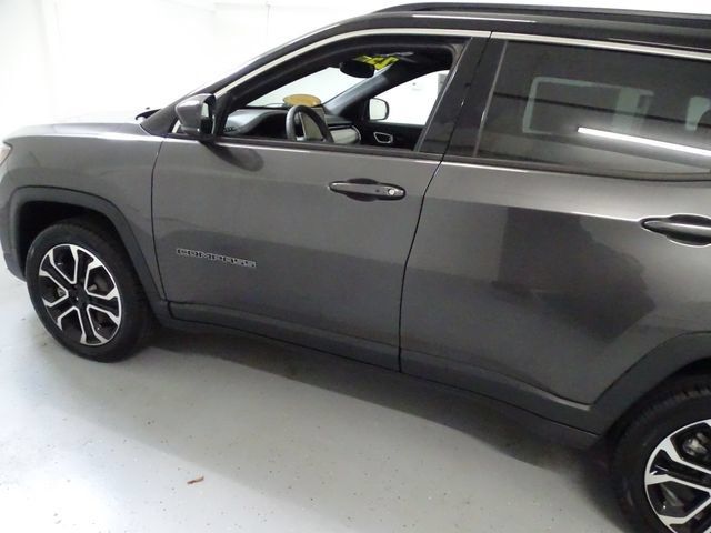 Certified 2023 Jeep Compass Limited w/ Sun and Sound Group AWD/4WD image 19