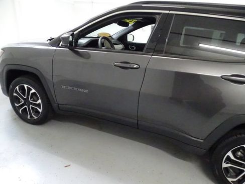 Certified 2023 Jeep Compass Limited w/ Sun and Sound Group AWD/4WD image 19