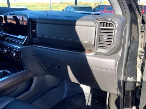 Certified 2023 GMC Sierra 1500 SLT image 17