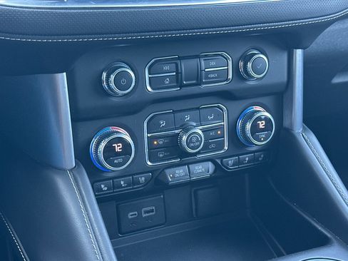 Used 2023 GMC Yukon XL SLT image 31