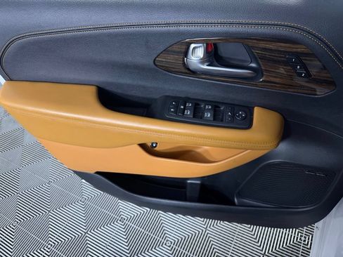 Used 2023 Chrysler Pacifica Pinnacle FWD image 28
