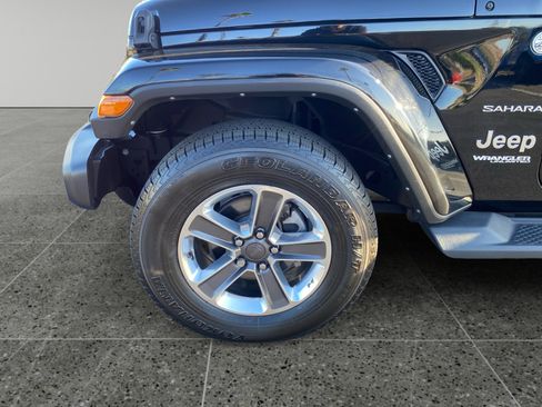 Used 2022 Jeep Wrangler Unlimited Sahara AWD/4WD image 14