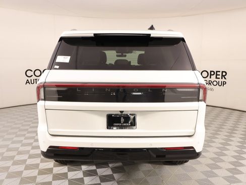 New 2026 Lincoln Navigator Premiere AWD/4WD image 22