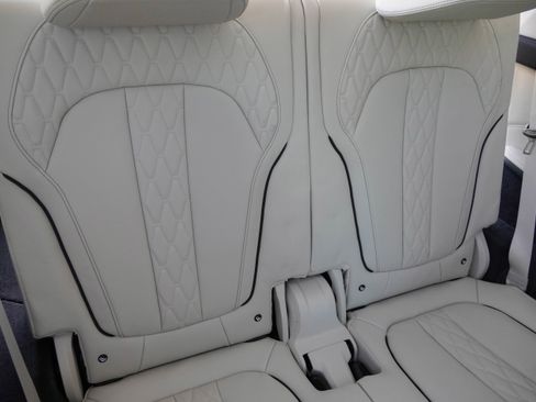 Used 2026 BMW X7 xDrive40i w/ Executive Package image 38