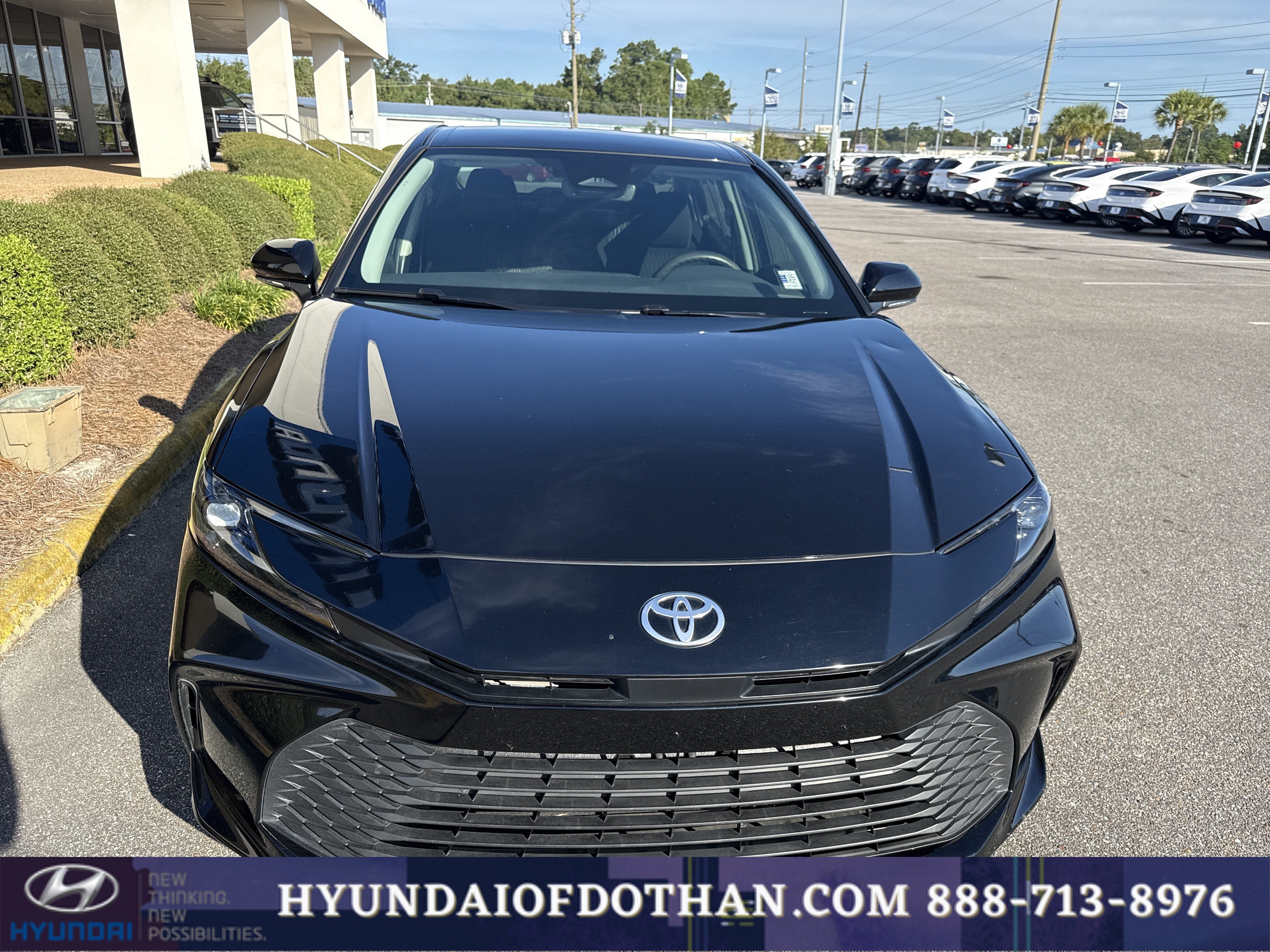 Used 2025 Toyota Camry LE w/ Convenience Package FWD image 6
