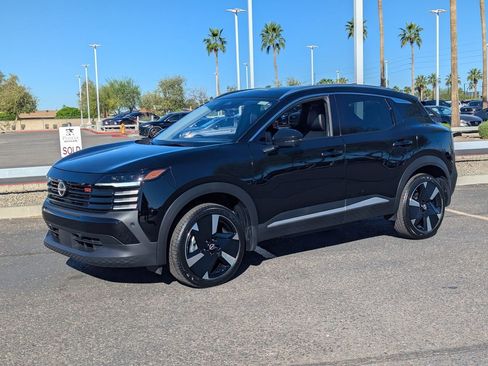 Certified 2025 Nissan Kicks SR image 2